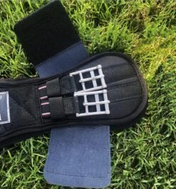 Majyk Equipe Contoured Dressage Girth -Ovation Store NSERG030 buckle open 6